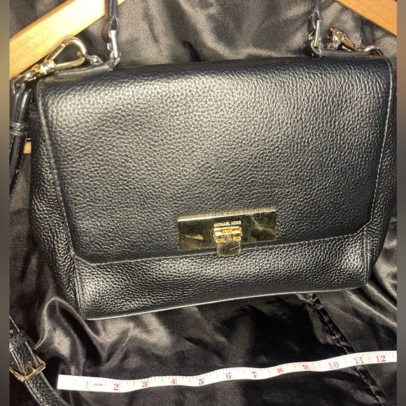 Michael Kors black pebble flap crossbody purse with gold hardware - Picture 2 of 5
